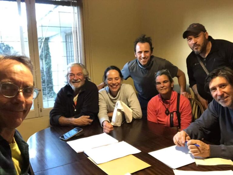 Grupo de personas reunidas para realizar el balance de la organizacion